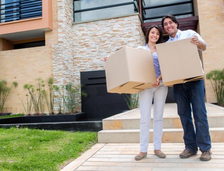 Risk assessment and packing checks during a removals job